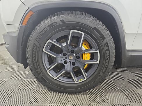 Used 2022 Rivian R1T Adventure image 9