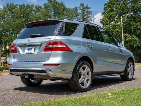 Used 2015 Mercedes-Benz ML 400 4MATIC w/ Lighting Package image 5