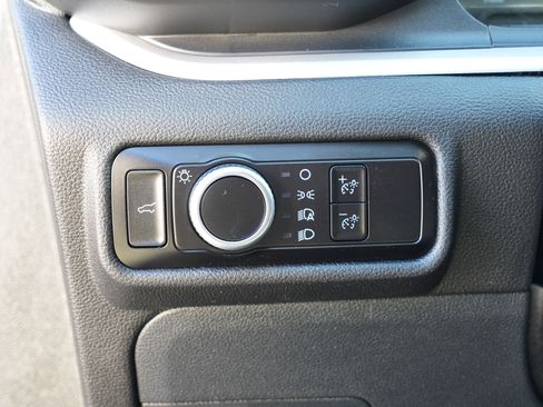 Used 2023 Ford Explorer XLT image 20