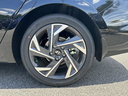 New 2026 Hyundai Elantra Limited FWD image 19
