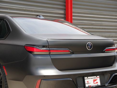 Used 2023 BMW 740i RWD image 13