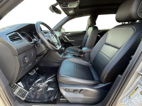 Used 2021 Volkswagen Tiguan SE R-Line FWD image 9