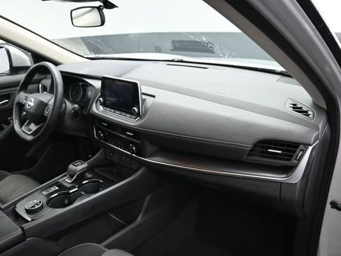 Used 2025 Nissan Rogue SV image 10