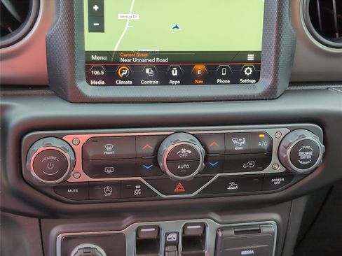 Used 2023 Jeep Gladiator Willys image 19