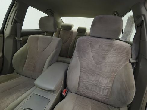 Used 2010 Toyota Camry LE FWD image 12