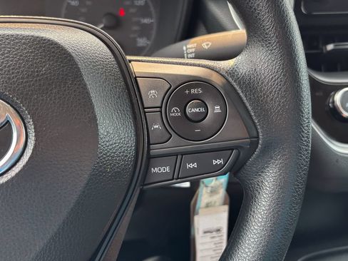 Used 2025 Toyota Corolla LE FWD image 25