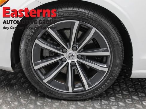 Used 2022 Volvo S60 B5 Momentum image 32