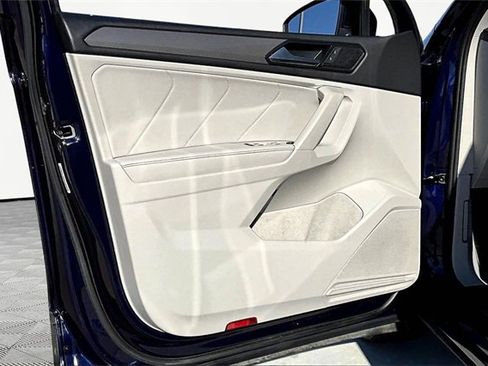 Used 2023 Volkswagen Tiguan SE image 18