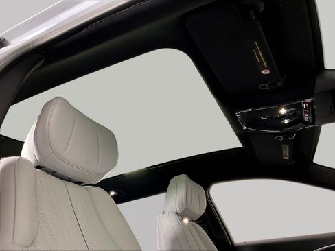 New 2026 Cadillac Lyriq Luxury AWD/4WD image 15