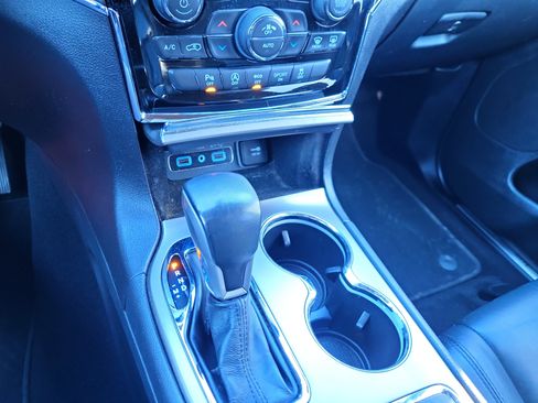 Used 2019 Jeep Grand Cherokee Limited image 22