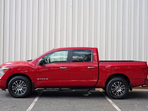 Used 2021 Nissan Titan SV w/ SV Convenience Package RWD image 42