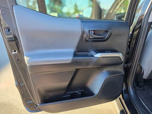 Used 2022 Toyota Tacoma SR5 w/ Technology Package image 14