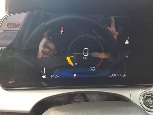 Used 2024 Chevrolet Trax LT w/ LT Convenience Package FWD image 10