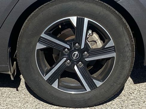Used 2025 Nissan Sentra SV FWD image 6