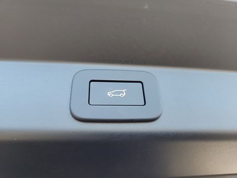 Certified 2025 Land Rover Range Rover Sport image 14