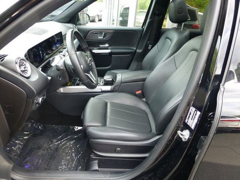 Used 2021 Mercedes-Benz GLB 250 4MATIC image 13