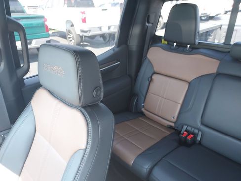 Used 2026 Chevrolet Silverado 1500 High Country w/ High Country Premium Package AWD/4WD image 12