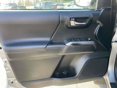 Used 2016 Toyota Tacoma TRD Sport w/ Towing Package image 19