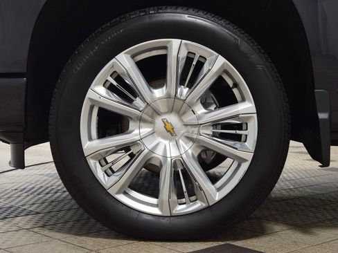 Used 2022 Chevrolet Silverado 1500 High Country w/ High Country Premium Package image 28