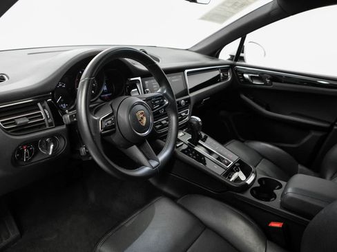 Used 2023 Porsche Macan AWD/4WD image 4