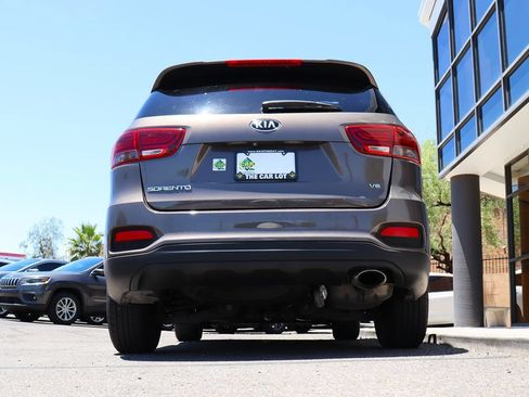 Used 2020 Kia Sorento FWD V6 image 12