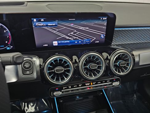 Used 2025 Mercedes-Benz GLB 35 AMG 4MATIC image 47