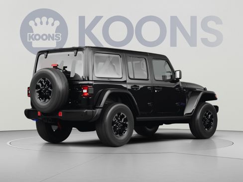 Used 2025 Jeep Wrangler Unlimited Rubicon AWD/4WD image 4