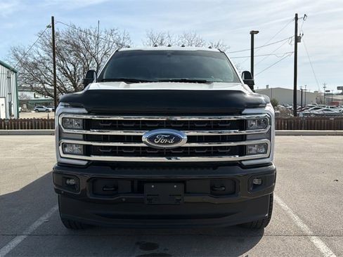 Used 2025 Ford F350 King Ranch w/ FX4 Off-Road Package image 2