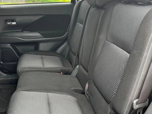 Used 2016 Mitsubishi Outlander SE AWD/4WD image 16