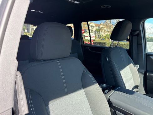 Used 2025 GMC Acadia Elevation image 4