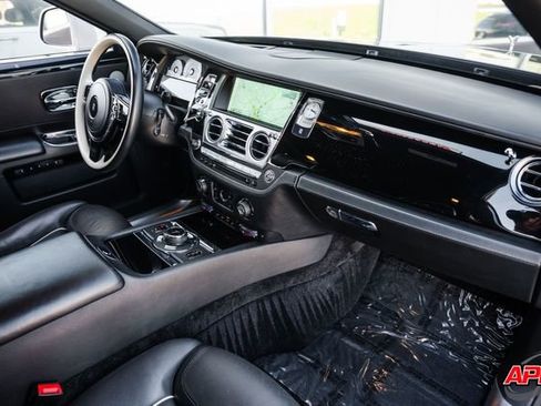 Used 2017 Rolls-Royce Ghost RWD image 27