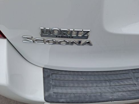 Used 2010 Kia Sedona EX w/ Luxury Pkg image 13