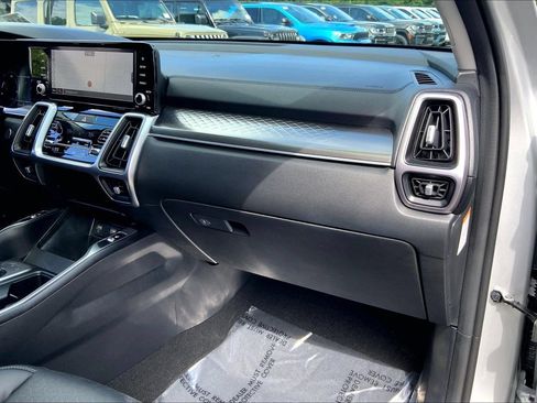 Used 2023 Kia Sorento EX w/ Panoramic Sunroof Package AWD/4WD image 18