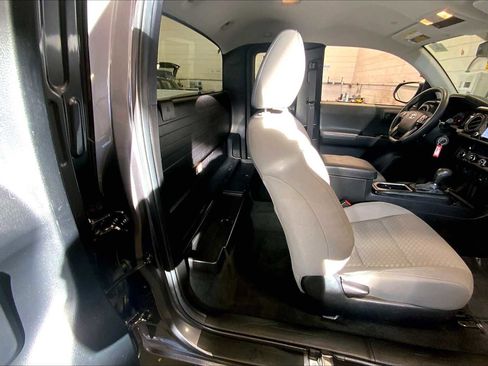 Used 2022 Toyota Tacoma SR image 18