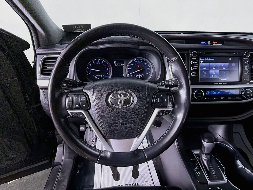 Used 2019 Toyota Highlander XLE AWD/4WD image 11