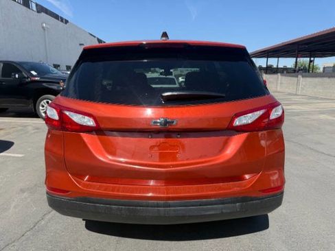 Used 2020 Chevrolet Equinox LS w/ LS Convenience Package AWD/4WD image 4