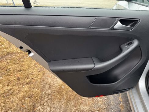 Used 2015 Volkswagen Jetta S image 24