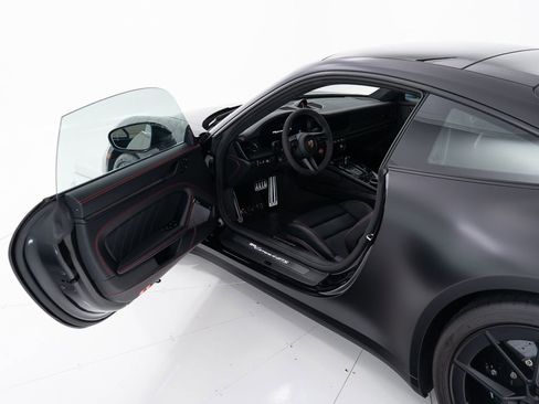 Used 2025 Porsche 911 Carrera 4 GTS AWD/4WD image 9