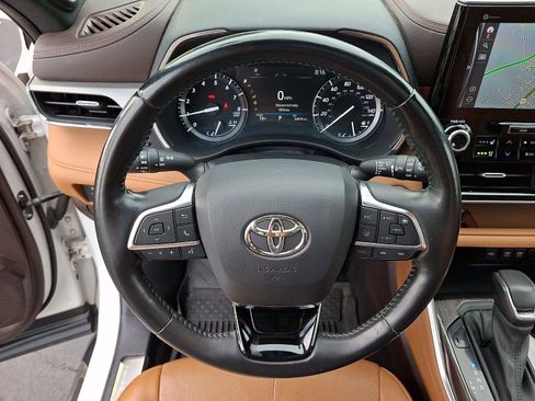 Used 2021 Toyota Highlander Platinum FWD image 20