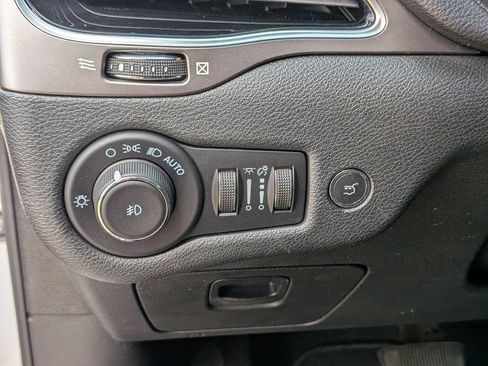 Used 2022 Jeep Cherokee Limited AWD/4WD image 19