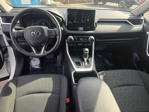 Used 2025 Toyota RAV4 XLE image 20