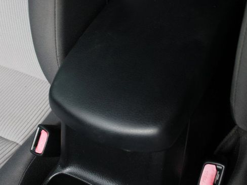 Used 2015 Toyota RAV4 LE FWD image 29