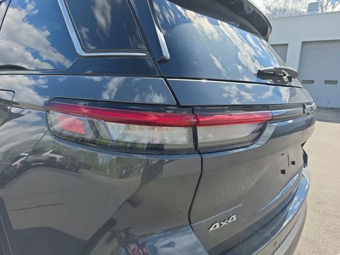 Used 2023 Jeep Grand Cherokee Summit w/ Advanced Protech Group IV AWD/4WD image 31