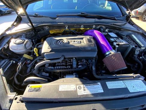 Used 2019 Volkswagen Golf R 4-Door image 10