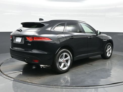 Used 2017 Jaguar F-PACE Premium image 6