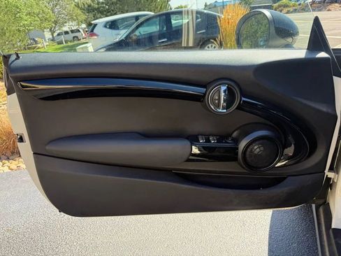 Used 2019 MINI Cooper S w/ Signature Upholstery Package FWD image 32