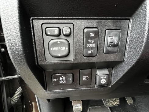 Used 2019 Toyota Tundra 1794 Edition image 15