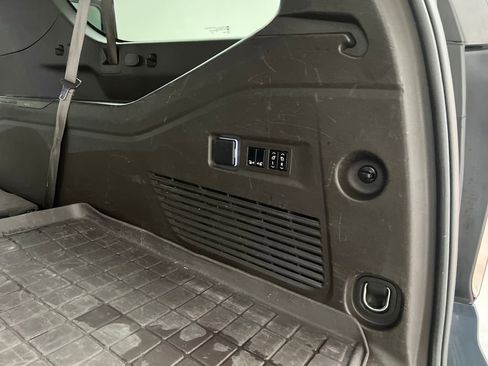 Used 2021 Chevrolet Suburban Z71 w/ Z71 Off-Road Package image 38