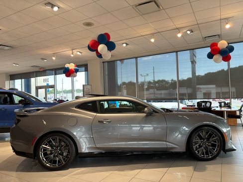 Certified 2022 Chevrolet Camaro ZL1 RWD image 4