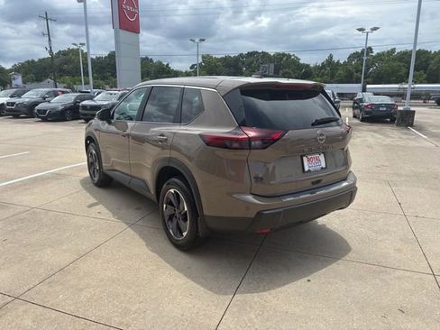 Used 2025 Nissan Rogue SV FWD image 5